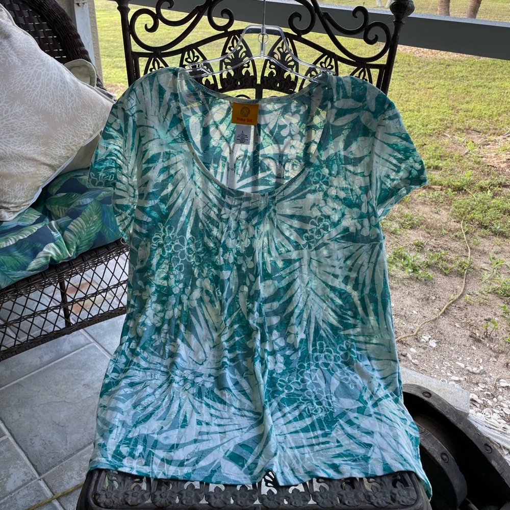 Delicate Ruby Rd. Tropical print Top